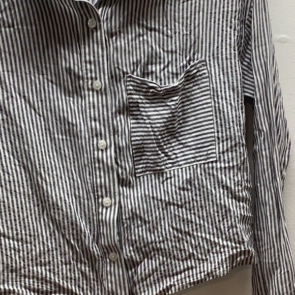 Wild Fable Size Small Monochrome Striped Shirt. Preloved - Picture 2 of 7